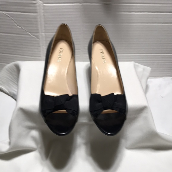 Prada leather peep toe with bow kitten heels. EUC - Picture 9 of 10
